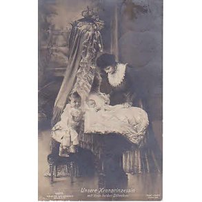 Unsere Kronprinzessin Mit ihren beiden Shnchen.