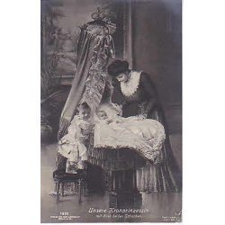 Unsere Kronprinzessin Mit ihren beiden Shnchen.