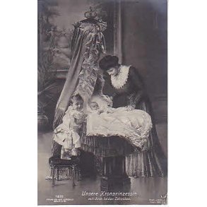 Unsere Kronprinzessin Mit ihren beiden Shnchen.