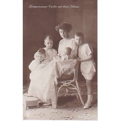 Kronprinzessin Cecilie mit ihren Shnen.