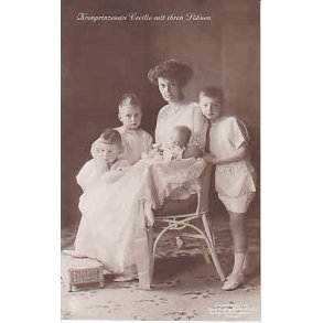 Kronprinzessin Cecilie mit ihren Shnen.