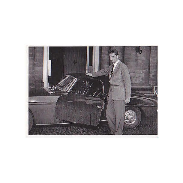 Prins Albert met Zijn Mercedes SL 190. 1956