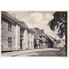 Det gamle r&aring;dhus og Museet.