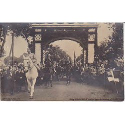 Kong Christian X rider over Gr&aelig;nsen ST.