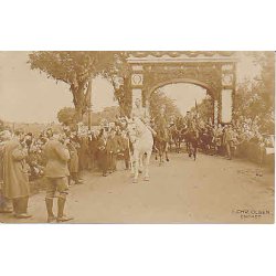 Kong Christian X rider over Gr&aelig;nsen C.O.