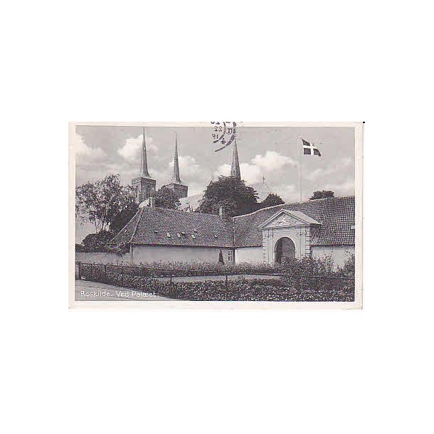 Ved Pal&aelig;et - Roskilde St.38