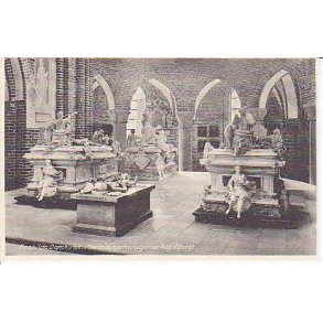 Roskilde Domkirke - Marmorsarkofagerne bag Alteret E.F.1487