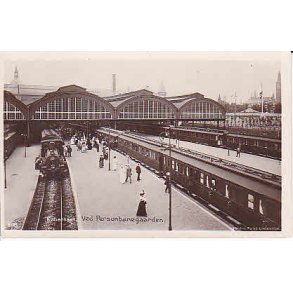 Ved personbanegaarden - København - 698