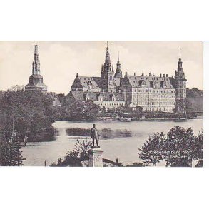 Frederiksborg Slot fra Torvet - F.H. 17296