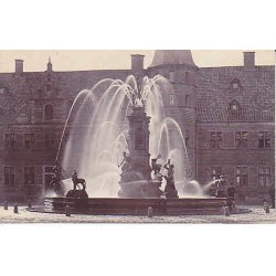 Frederiksborg Slot med Springvandet. u/n