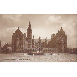 Frederiksborg Slot set fra Gaarden P.59