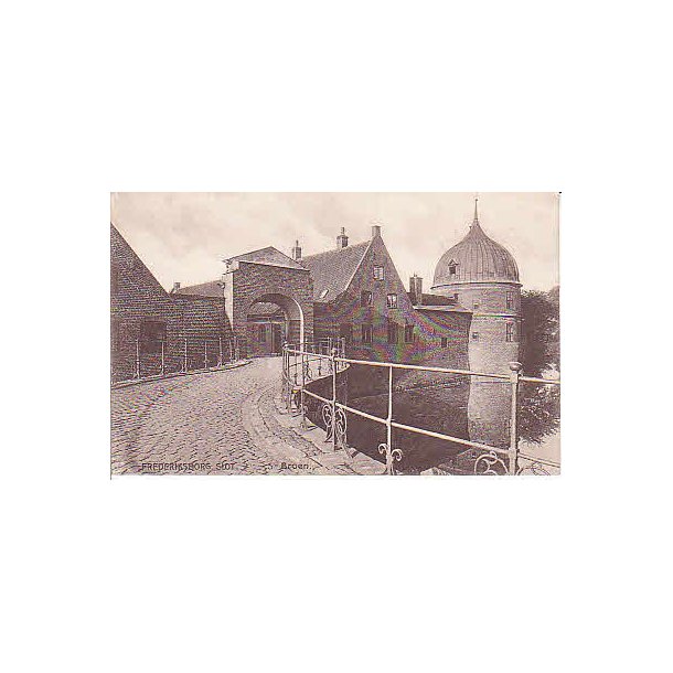 Frederiksborg Slot. med S Broen - K.P. Eneret 41