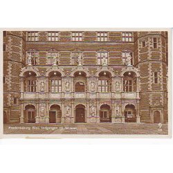 Frederiksborg Slot - Indgangen til Museet - C.O.