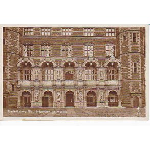 Frederiksborg Slot - Indgangen til Museet - C.O.