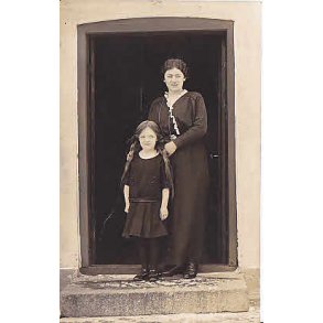 Familien p&aring; Igleb&aelig;kgaard - 1915 - Fotokort