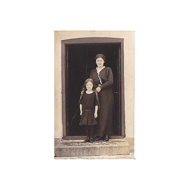 Familien p&aring; Igleb&aelig;kgaard - 1915 - Fotokort