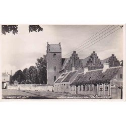 Pr&aelig;st&oslash; ved Kirken - A.J.6287