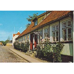 Pr&aelig;st&oslash; - den lille by Dukkemager. B. 211021