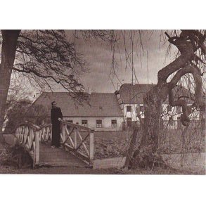 Karen Blixen p&aring; broen -Rungstedlund 1943 -