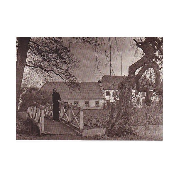 Karen Blixen p&aring; broen -Rungstedlund 1943 -