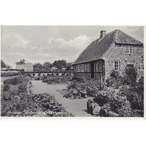 Øm Kloster - Klosterhuset og Klosterhaven. H.S.