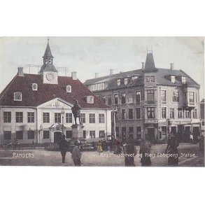 Randers - Raadhustorvet og Niels Ebbesens Statue -