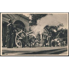 Kbenhavn - Tivoli - Kanonsalut paa Plnen -