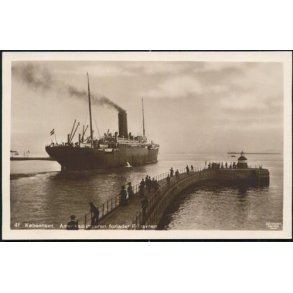 Kbenhavn - Amerikadamperen forlader Frihavnen.A.V