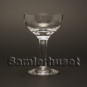 Kirsten Pil Likrglas. H:90 mm.