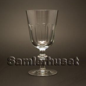 Chr. 8 R�dvinsglas. H:155 mm.