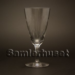 Apart Hvidvinsglas. H:142 mm.