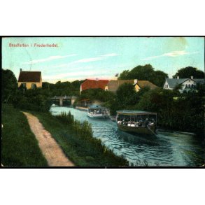 Baadfarten i Frederiksdal - P. 108