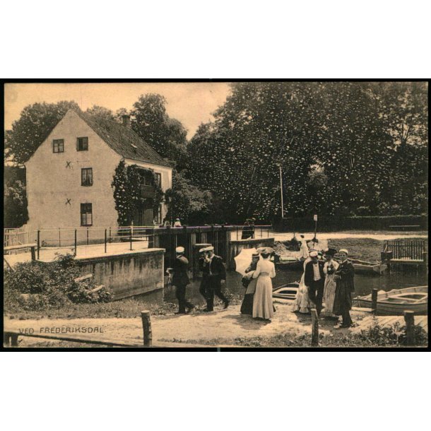 Ved Frederiksdal - Alex Vincent 3229