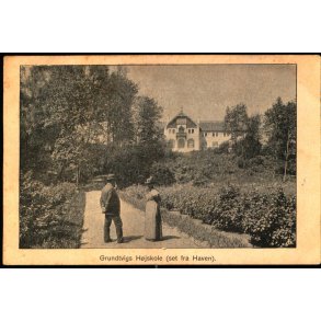 Grundtvigs H&oslash;jskole (set fra Haven) u/n