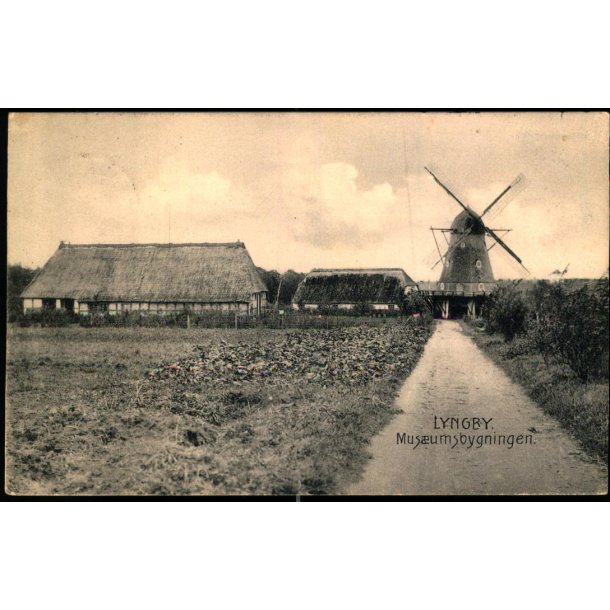 Lyngby - Mus&aelig;umsbygningen - Stender 4759