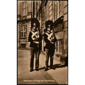 Kbenhavn - Paa Vagt paa Amalienborg - Otto Jensen Eneret