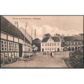 Mariager - Torvet med Raadhuset - Poul Nielsens - 280694