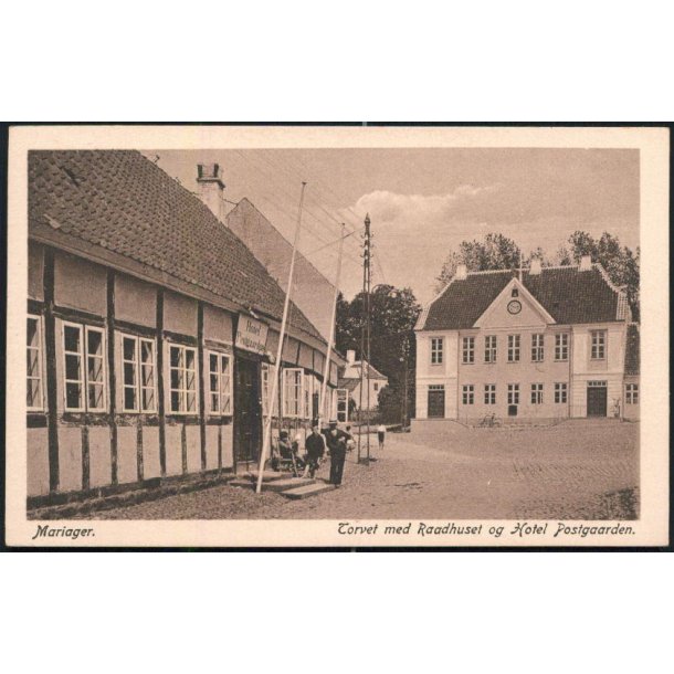Mariager - Torvet med Raadhuset og Hotel Postgaarden - Peter Alstrup 609