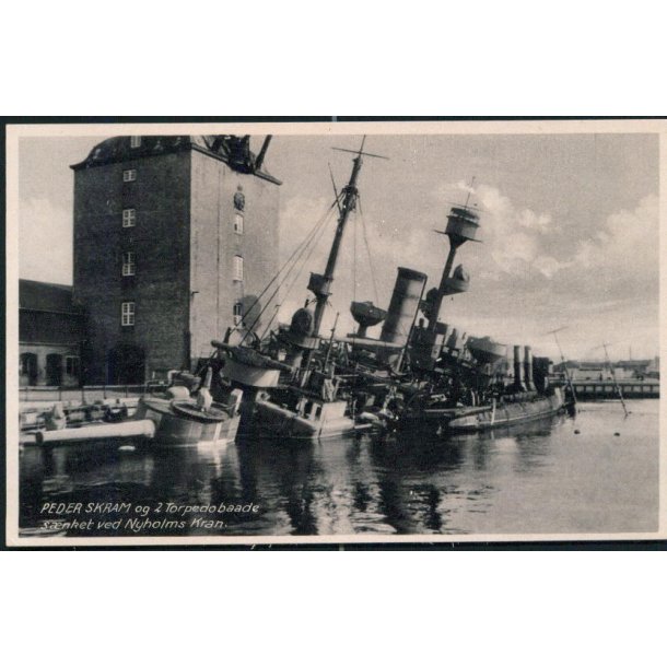 Peder Skram og 2 Torpedobaade s&aelig;nket ved Nyholms Kran - T&Appel Bogh.252
