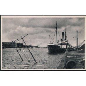 Resterne af Torpedobaadene Nordkaperen og S&aelig;len ved Dok&oslash;ens vestside. - T&Appel Bogh.258