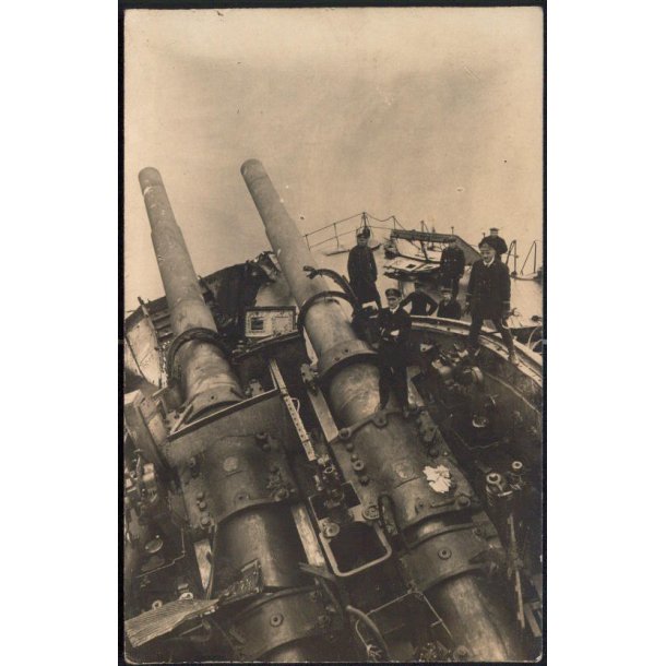 Bombet Krigsskib - Fotokort u/n