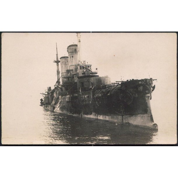 Bombet Krigsskib - Fotokort u/n