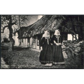 L�s�kvinder i Nationaldragter - L. Remmer 89565