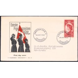 Danske Pige-spejder Korps hilser hendes Majest&aelig;t Dronningen - 25. Okt. 1960