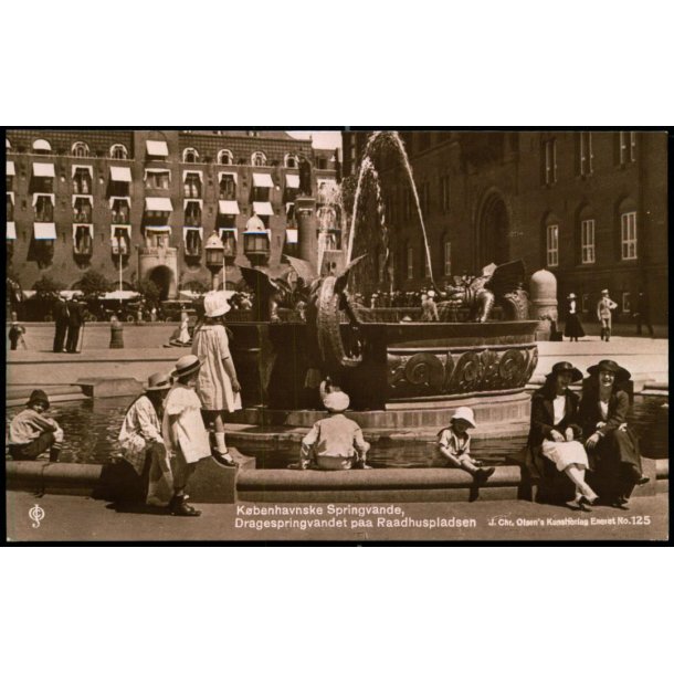 Kbenhavns Springvande - Dragespringvandet paa Raadhuspladsen - Chr. Olsen 125