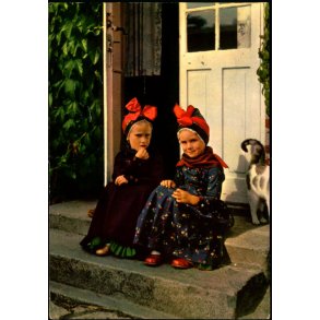 Piger i Fan&oslash;dragter - C.I.C. 573