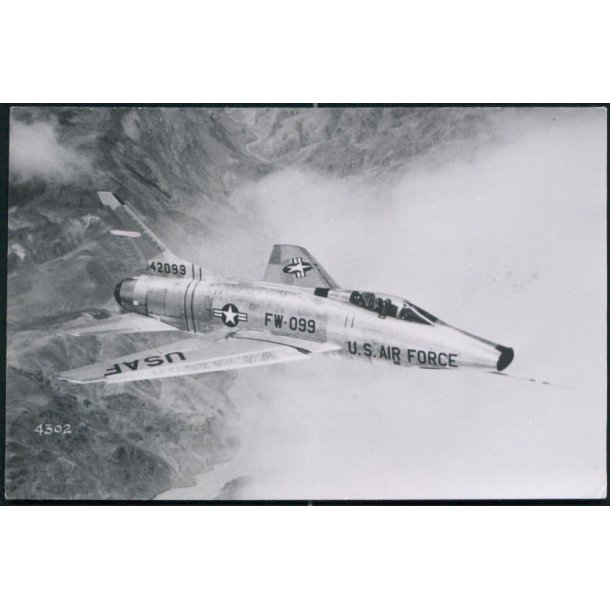 North American F 100 E - Super Sabre - Victoria House u/n