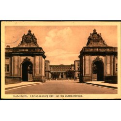 K�benhavn - Christiansborg Slot set fra Marmorbroen - u/n