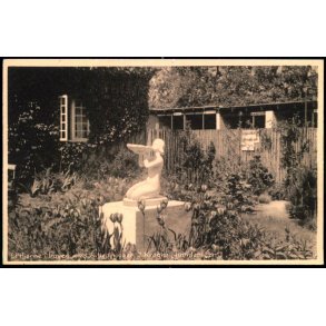 Et Hj�rne med Billedhugger J. Kroghs Humlepigen - Humleb�k - Humlegaarden 90707