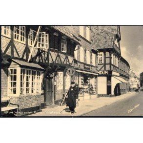 Ribe - V�gteren foran Weis Stue. Stender 47 K